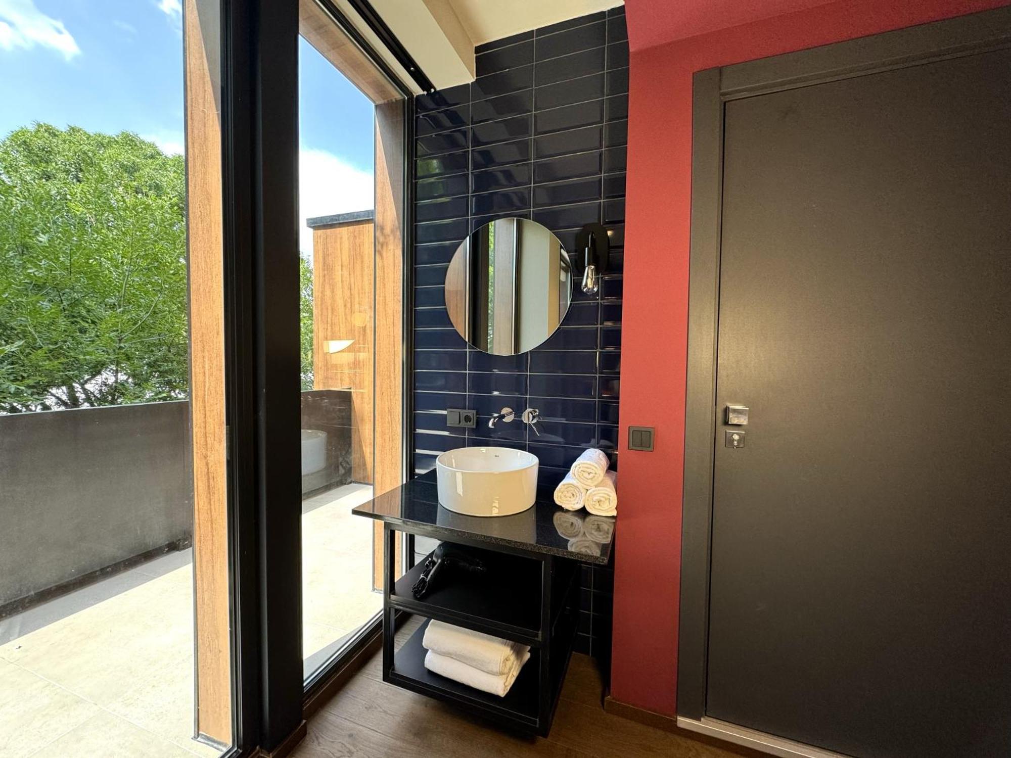 Tbilisi Edition - Design Hotel & Private Spa Екстериор снимка